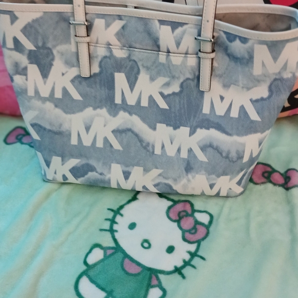 Authentic Michael Kors Tote Handbag - Picture 2 of 5